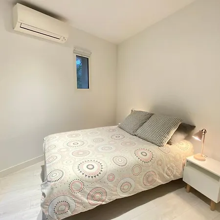 Superb Contemporary With Pool And Garden Villa *