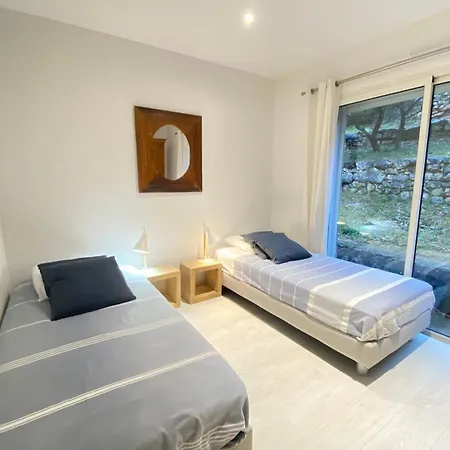 Superb Contemporary With Pool And Garden *