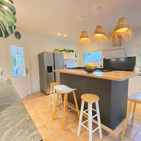 Superb Contemporary With Pool And Garden Villa