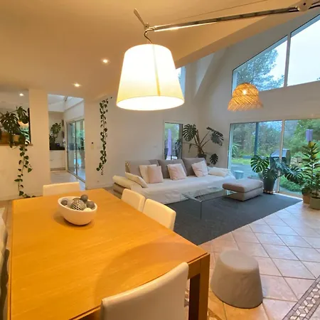 Superb Contemporary With Pool And Garden Villa *